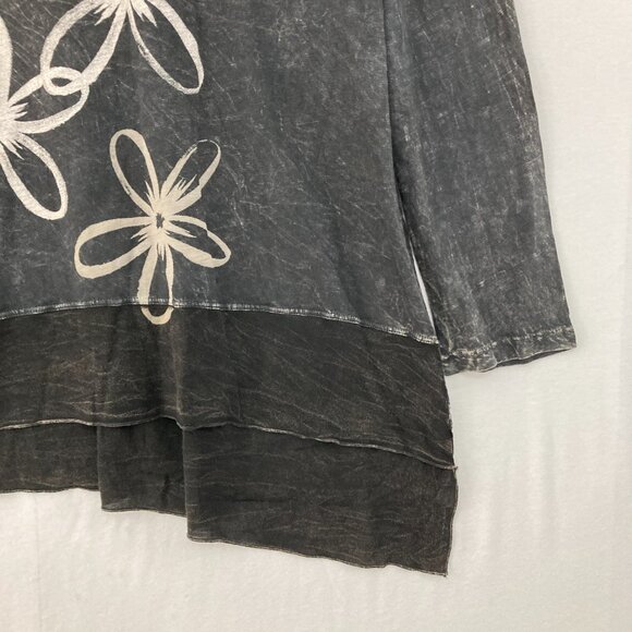 Jess & Jane Medium Gray Acid Wash Floral Artsy Asymmetric Long Sleeve Tunic - Picture 4 of 10